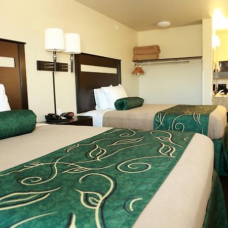 Travelodge By Wyndham Clinton Valley West Court Екстериор снимка