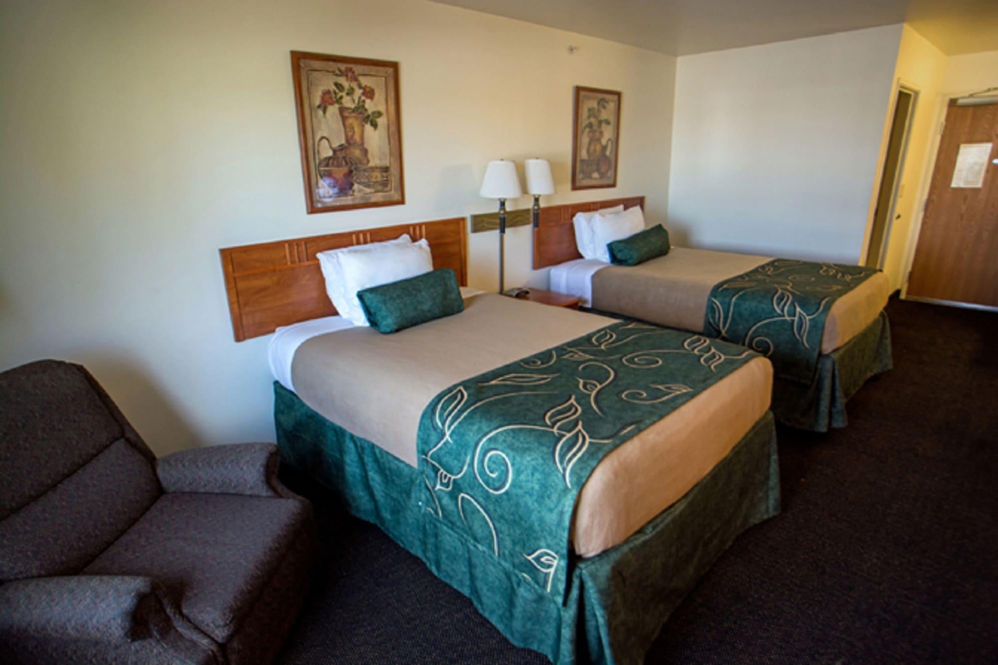 Travelodge By Wyndham Clinton Valley West Court Екстериор снимка