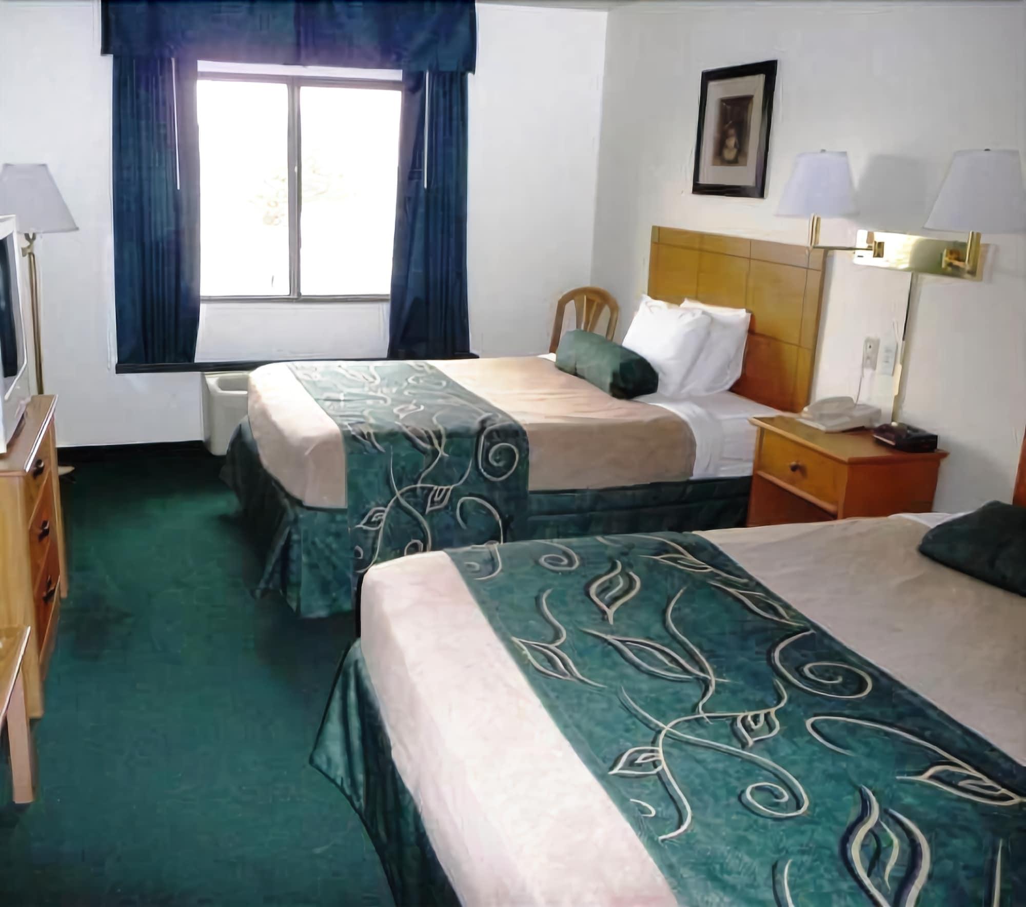 Travelodge By Wyndham Clinton Valley West Court Стая снимка