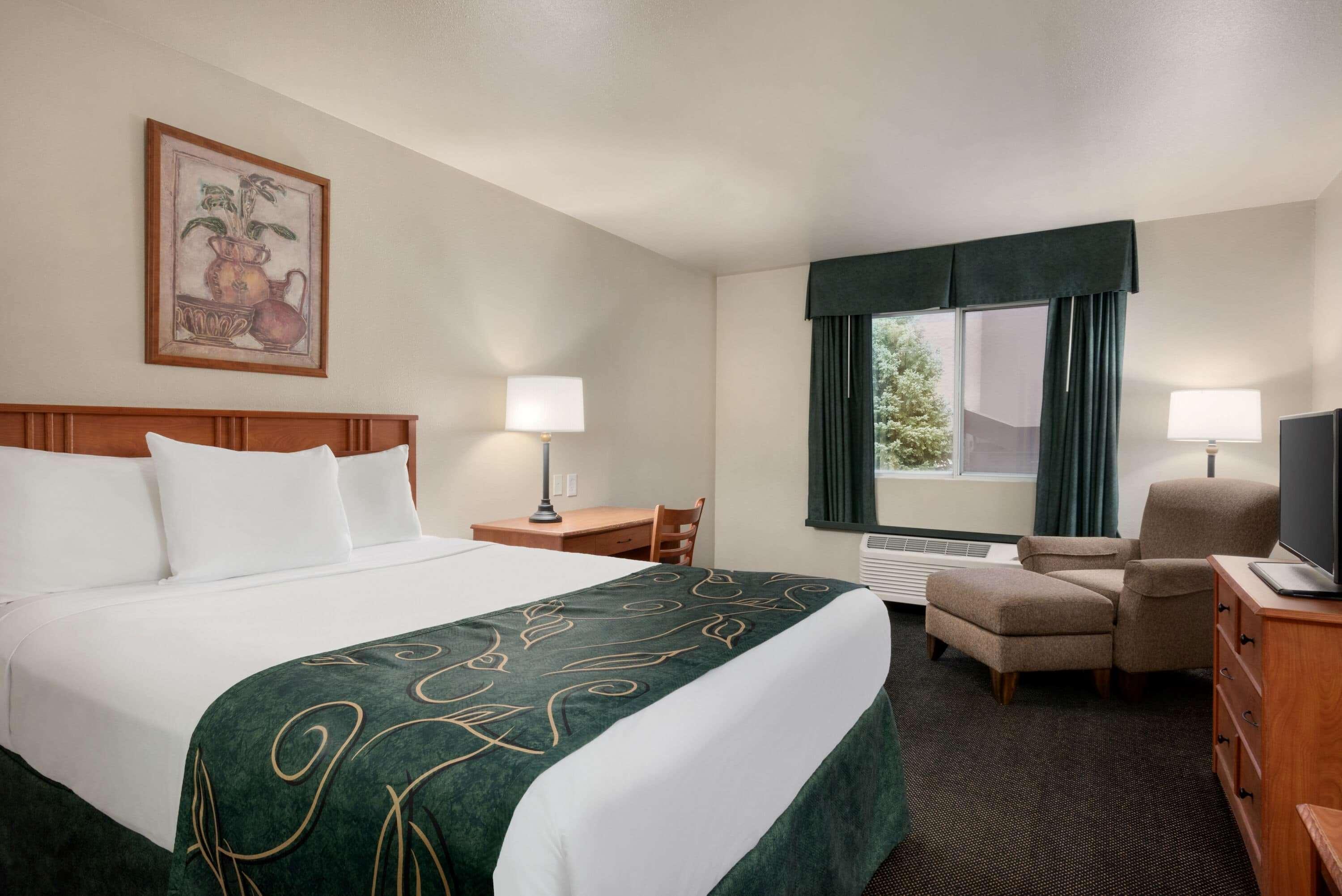 Travelodge By Wyndham Clinton Valley West Court Екстериор снимка