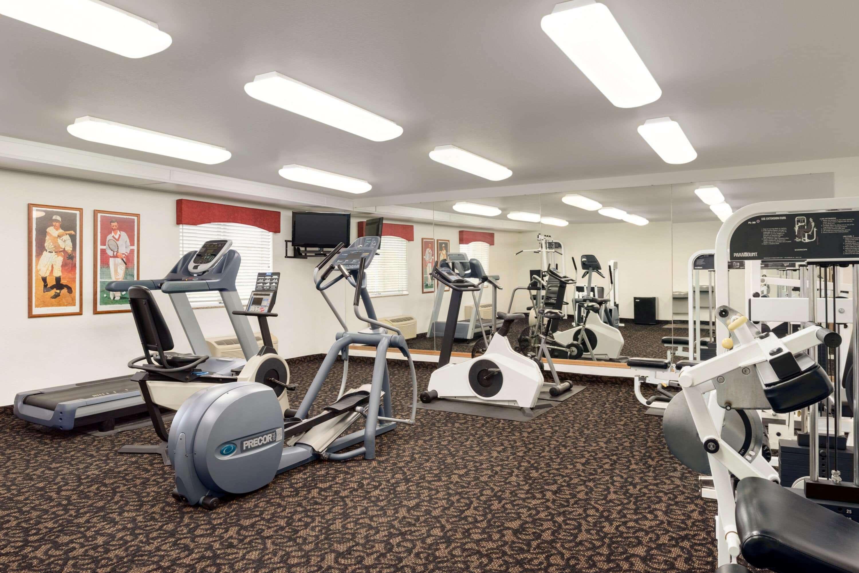 Travelodge By Wyndham Clinton Valley West Court Екстериор снимка