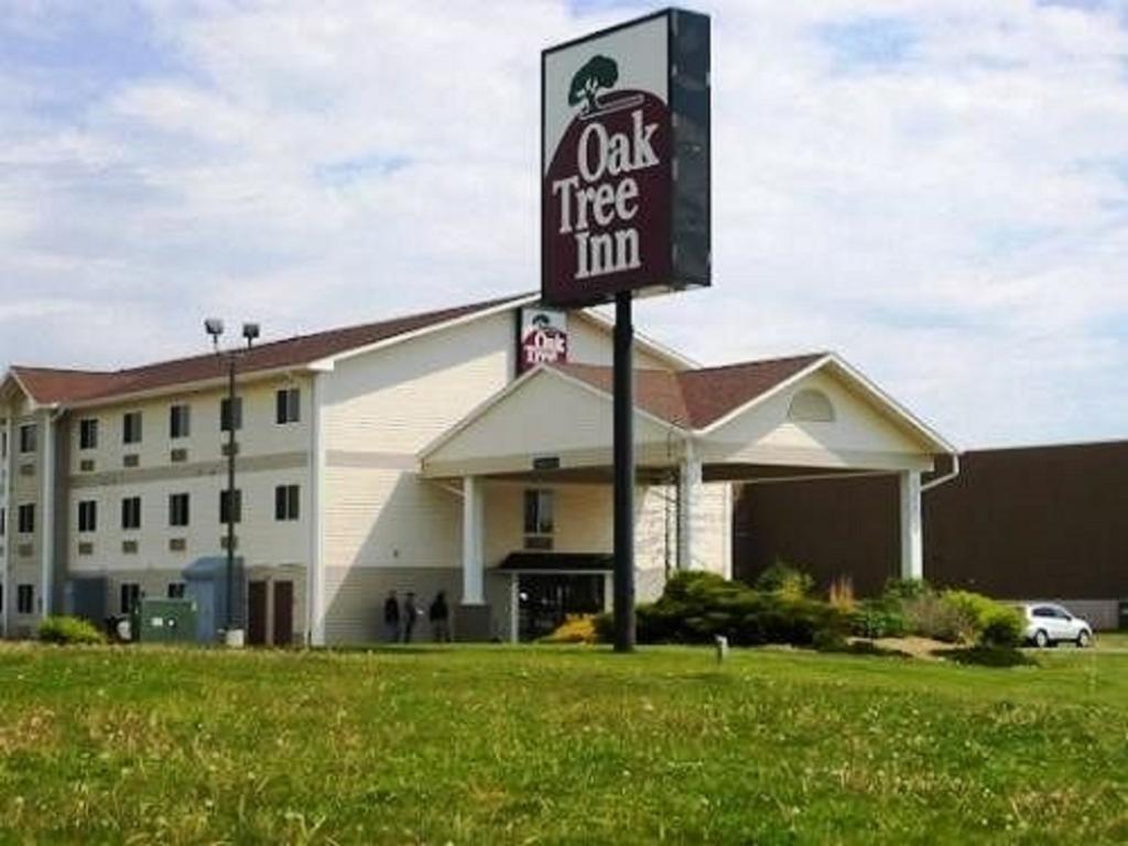 Travelodge By Wyndham Clinton Valley West Court Екстериор снимка