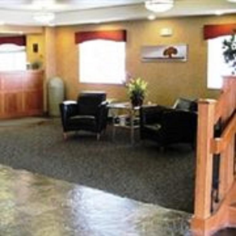 Travelodge By Wyndham Clinton Valley West Court Екстериор снимка