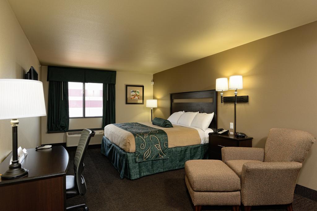 Travelodge By Wyndham Clinton Valley West Court Екстериор снимка